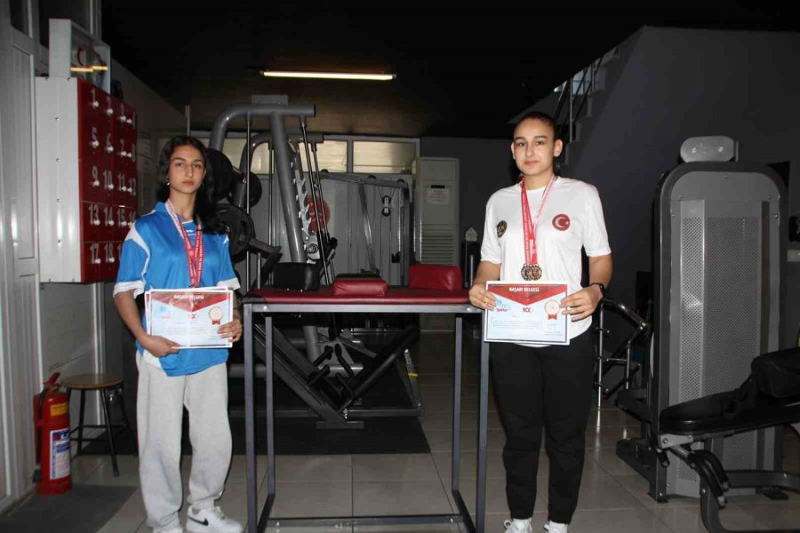 Genç Kızların Hedefi Bilek Güreşinde Dünya Şampiyonu Olmak