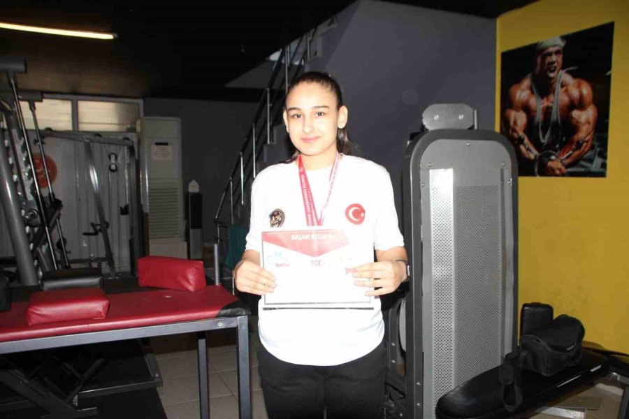 Genç Kızların Hedefi Bilek Güreşinde Dünya Şampiyonu Olmak