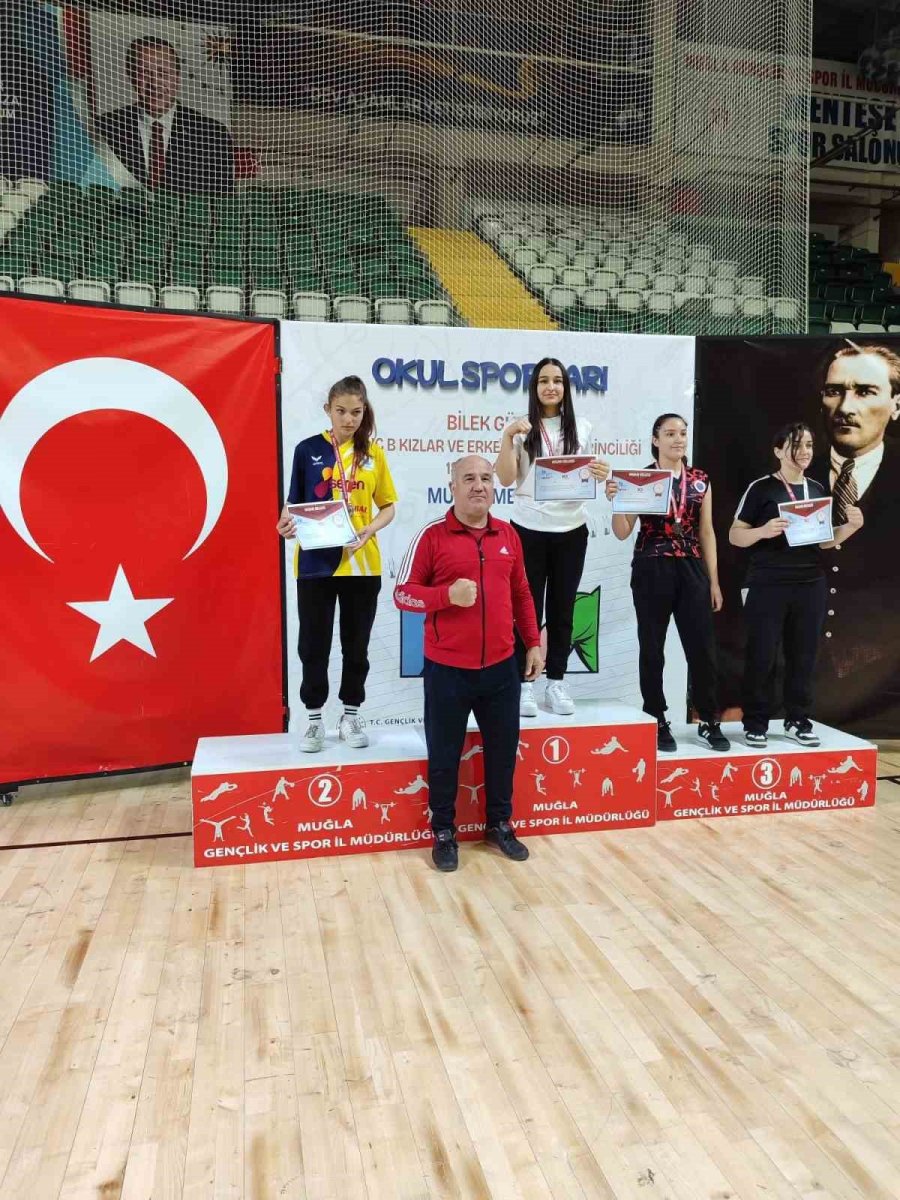 Genç Kızların Hedefi Bilek Güreşinde Dünya Şampiyonu Olmak