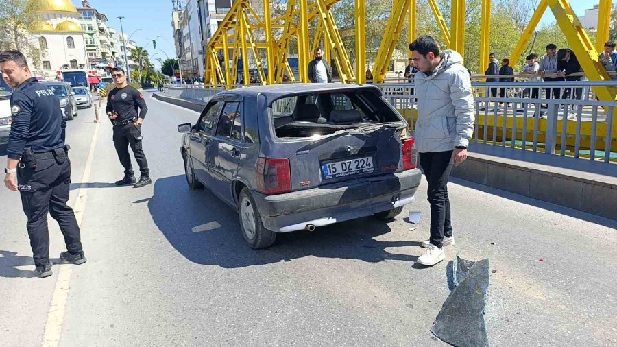 Yolcu Minibüsü, Otomobile Çarptı 2’si Alman Uyruklu Turist 3 Yolcu Yaralandı