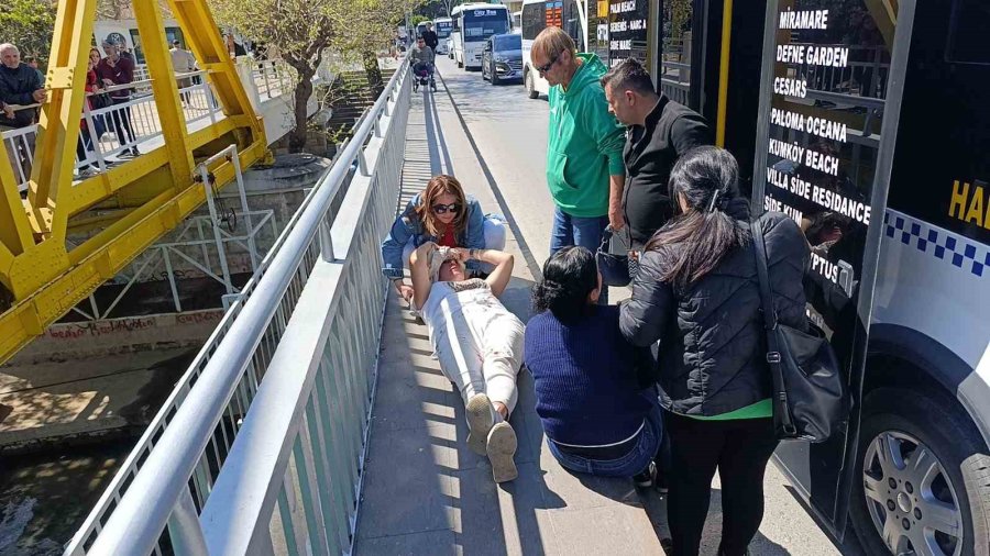 Yolcu Minibüsü, Otomobile Çarptı 2’si Alman Uyruklu Turist 3 Yolcu Yaralandı