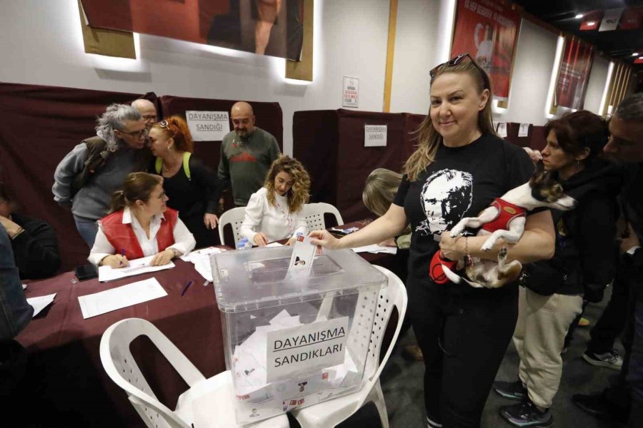 Chp Antalya’da Cumhurbaşkanı Adayını Belirlemek İçin Oy Verme İşlemi Devam Ediyor