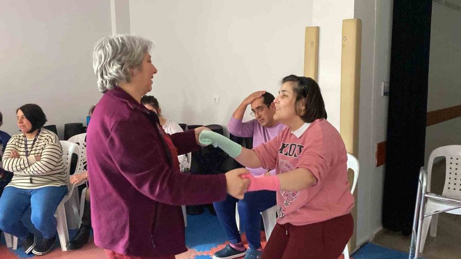 Özel Bireylere Farkındalık Atölyesi