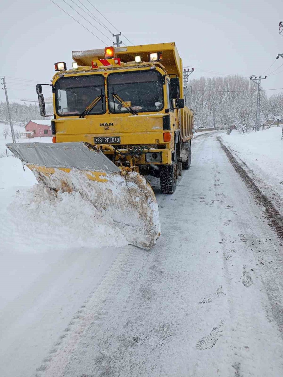 Kayseri’de Kapalı Yol Kalmadı