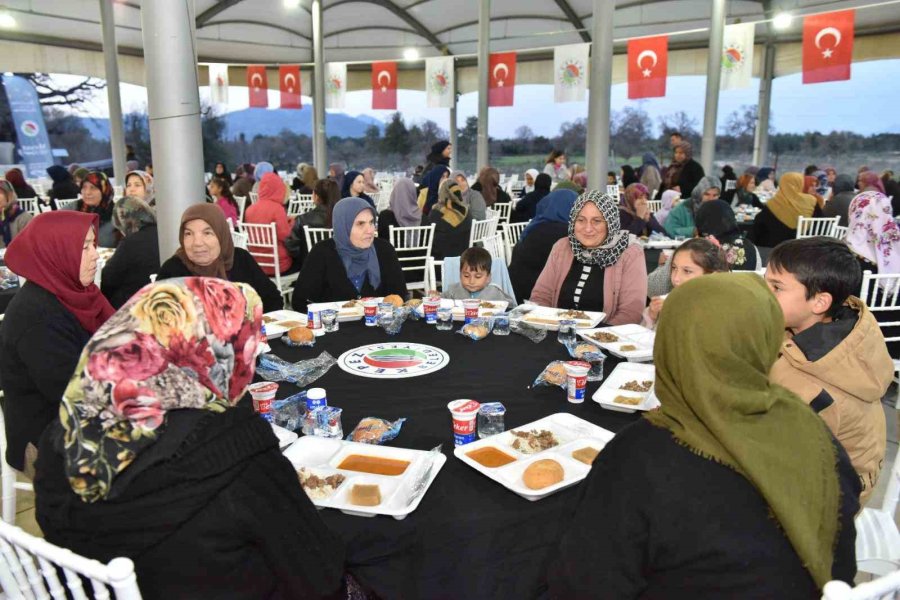 Kepez’in Ramazan Sofraları Kızıllı Da Kuruldu