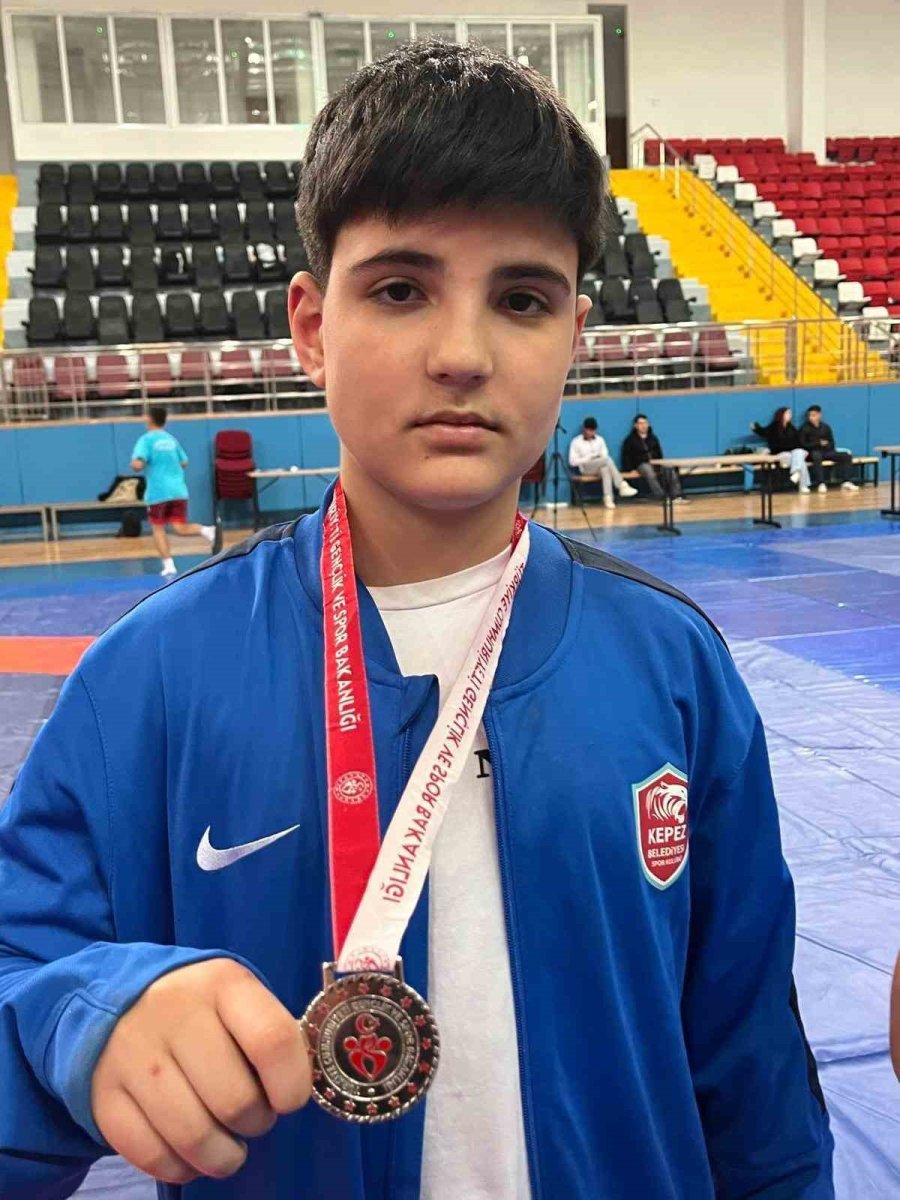 Kepez’in Güreşçileri Birinci Oldu