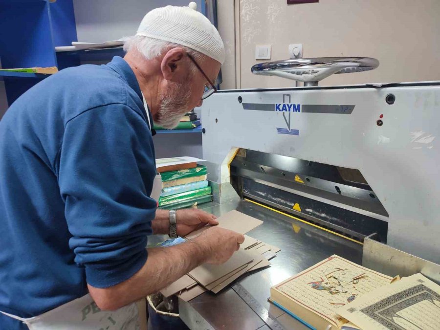 Babasından Devraldığı Ciltçiliği Sürdürüyor