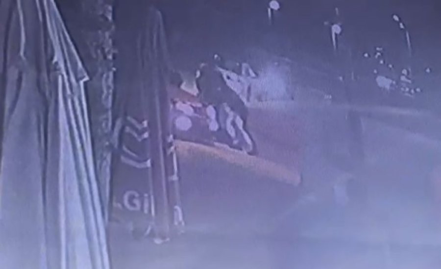 Konya’da Otomobilin Altında Kalan Yayayı Vatandaşlar Kurtarıldı