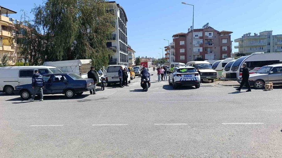 Motosikletler Kavşakta Çarpıştı: 2 Yaralı