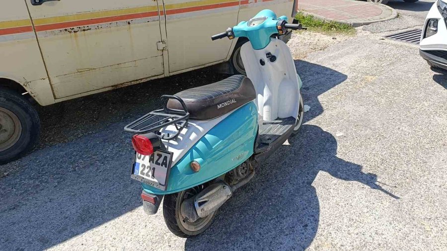 Motosikletler Kavşakta Çarpıştı: 2 Yaralı