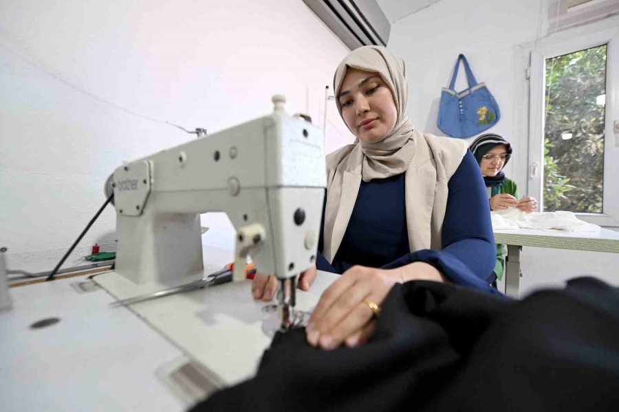 Mersin’de Kadın Ve Çocuk Atölyeleri Fabrika Gibi İşliyor