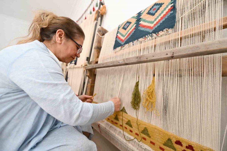 Mersin’de Kadın Ve Çocuk Atölyeleri Fabrika Gibi İşliyor