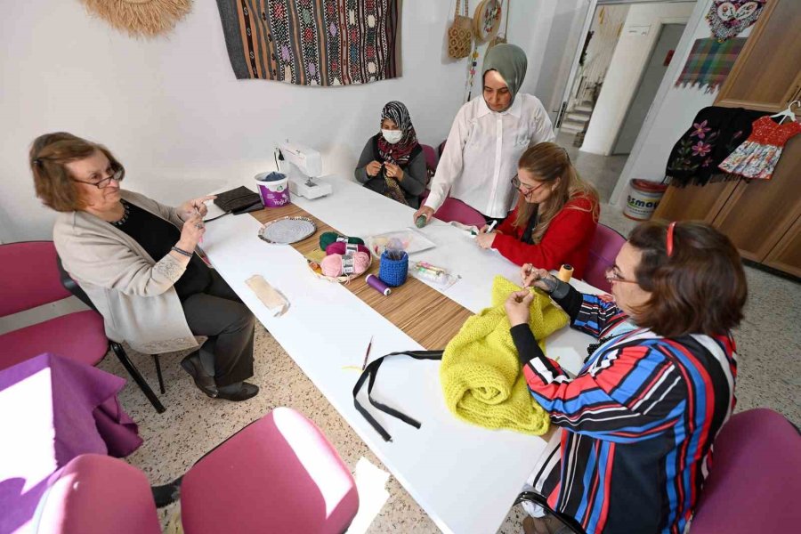 Mersin’de Kadın Ve Çocuk Atölyeleri Fabrika Gibi İşliyor