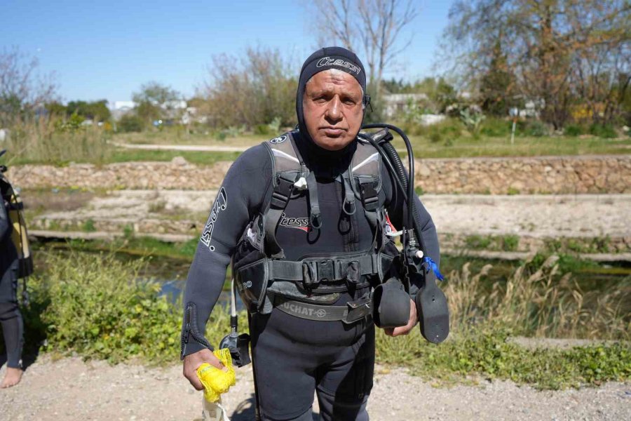 Dünya Su Günü’nde Bir Damla Umut İçin Daldılar, Torbalar Dolusu Çöp Çıkardılar