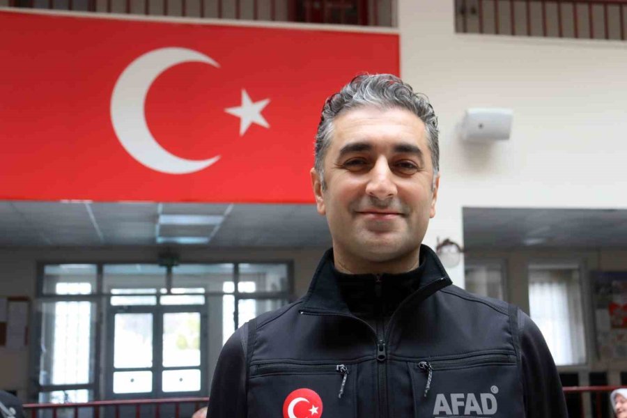 Afad Ekipleri Yaşlıların Yüzünü Güldürdü