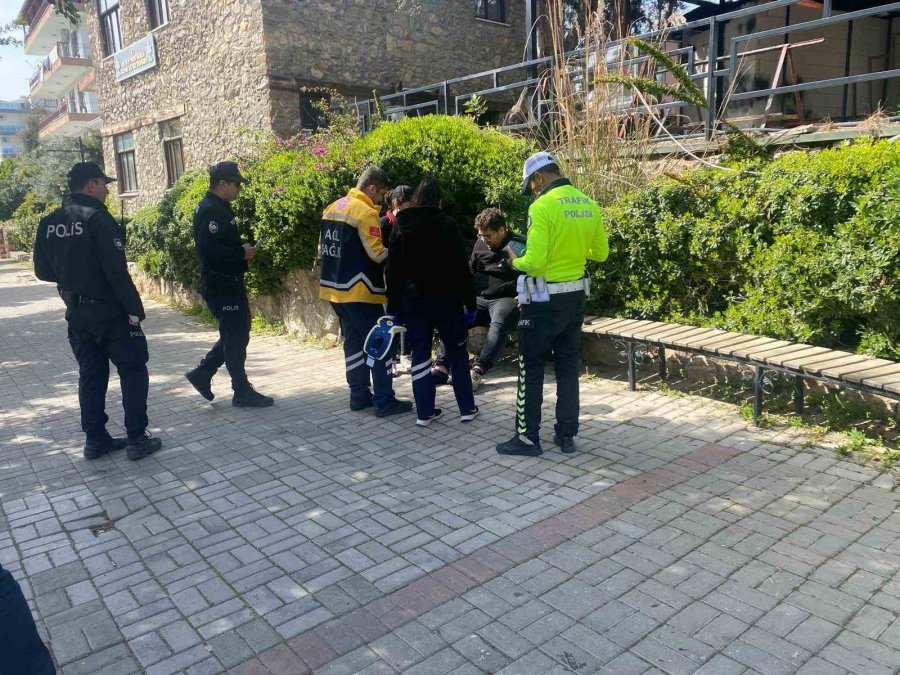 Gazipaşa’da Motokurye Kazada Yaralandı