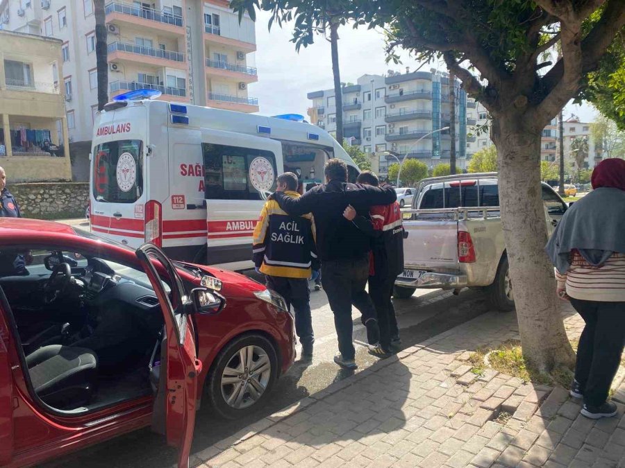 Gazipaşa’da Motokurye Kazada Yaralandı