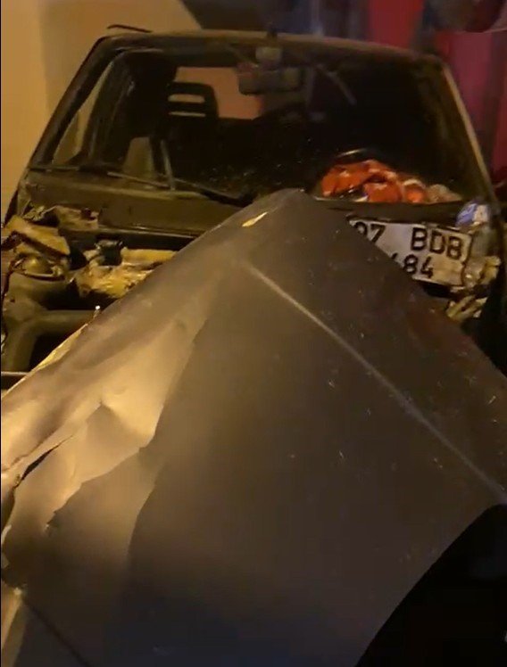 Serik’te İki Otomobil Çarpıştı: 1 Yaralı