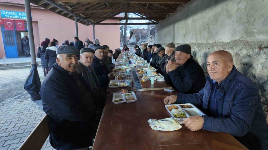 Gemiçli Yörükler Ve Misafirleri İftarda Bir Araya Geldi