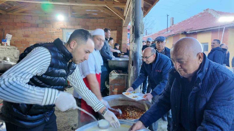 Gemiçli Yörükler Ve Misafirleri İftarda Bir Araya Geldi