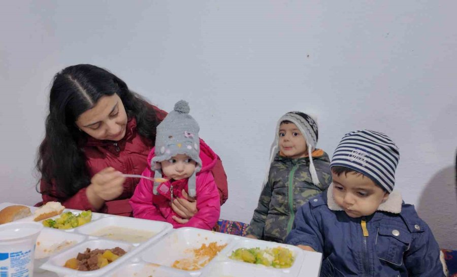 Gemiçli Yörükler Ve Misafirleri İftarda Bir Araya Geldi