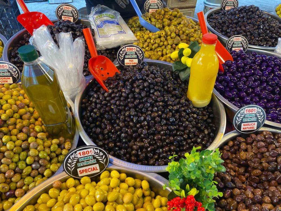 Oruçluyken Susamamak İçin Ekşisi Ve Tuzu Az Olan Zeytinler Daha Çok Tercih Ediliyor