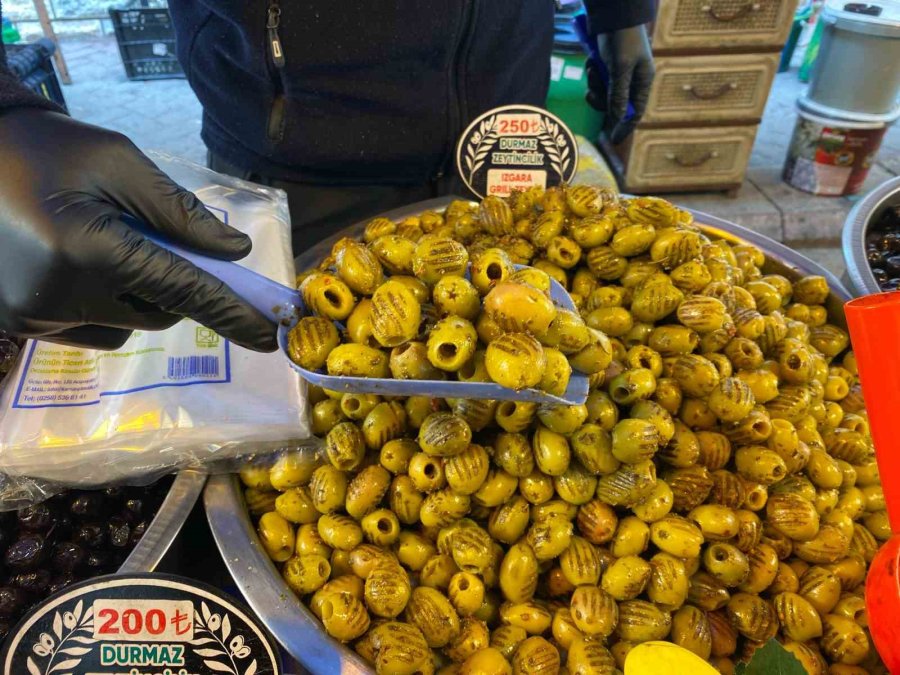 Oruçluyken Susamamak İçin Ekşisi Ve Tuzu Az Olan Zeytinler Daha Çok Tercih Ediliyor