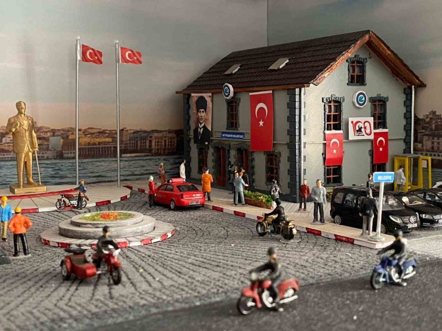 33 Yıldır Biriktirdiği Figürlerle Odasında Küçük Eskişehir’i Oluşturdu