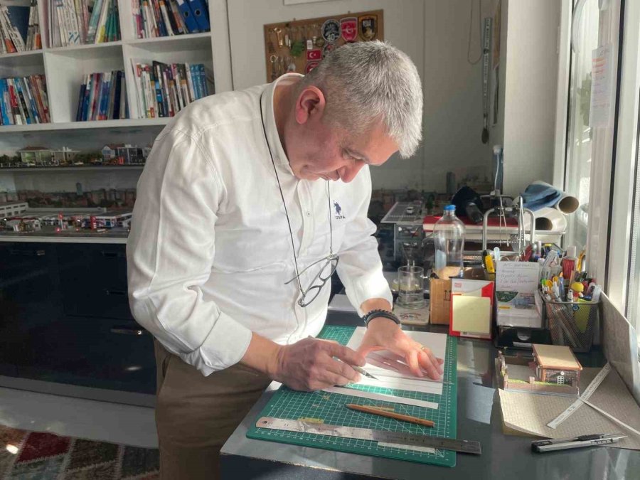 33 Yıldır Biriktirdiği Figürlerle Odasında Küçük Eskişehir’i Oluşturdu