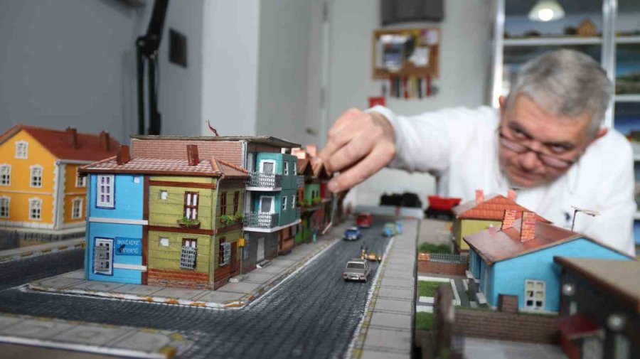 33 Yıldır Biriktirdiği Figürlerle Odasında Küçük Eskişehir’i Oluşturdu