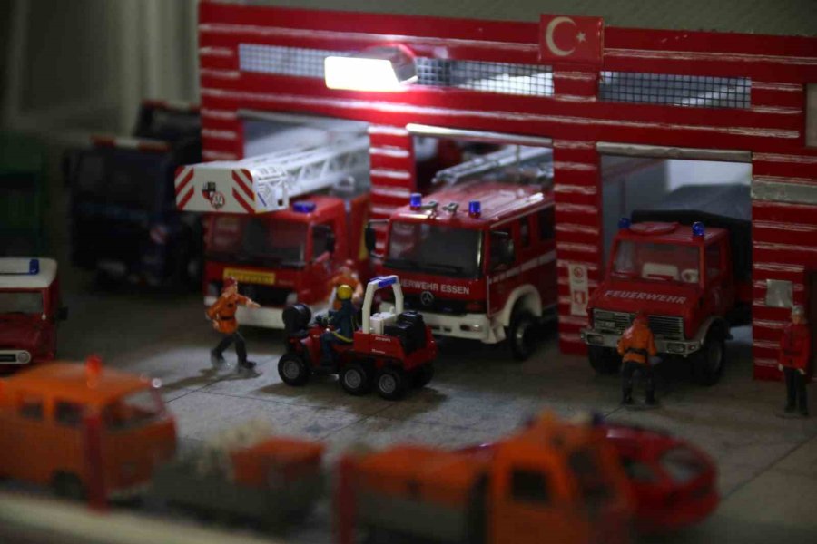 33 Yıldır Biriktirdiği Figürlerle Odasında Küçük Eskişehir’i Oluşturdu