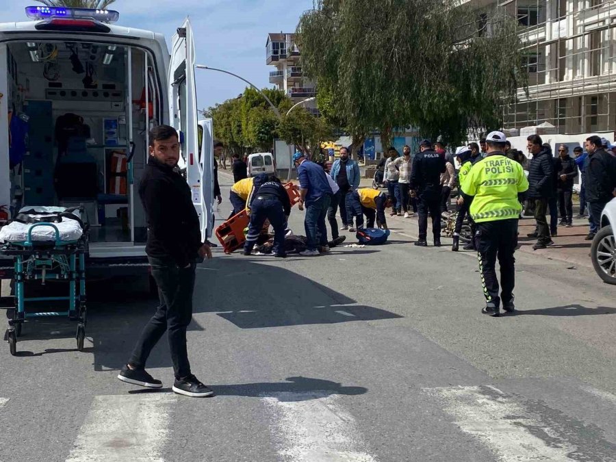 Antalya’da Otomobille Motosiklet Çarpıştı: 2 Yaralı