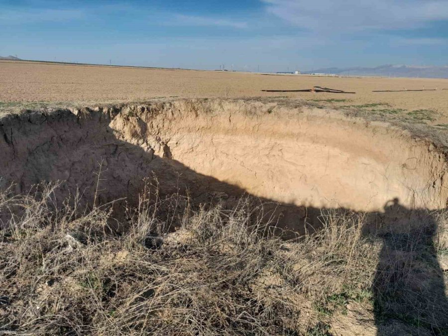 Yıllar Önce Toprak Doldurduğu Obruk Tekrar Çöktü