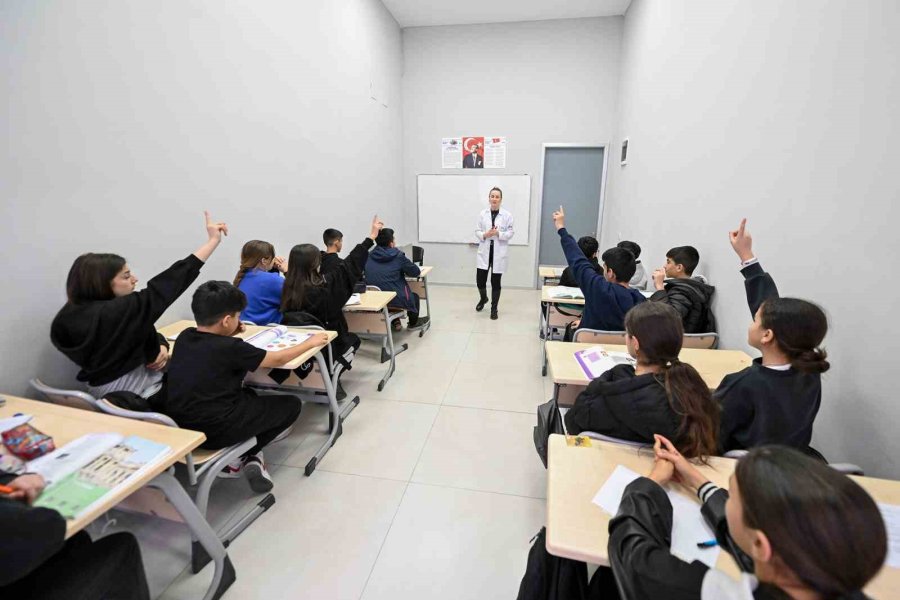 Anamur’da Öğrencilere Ücretsiz Eğitim Desteği