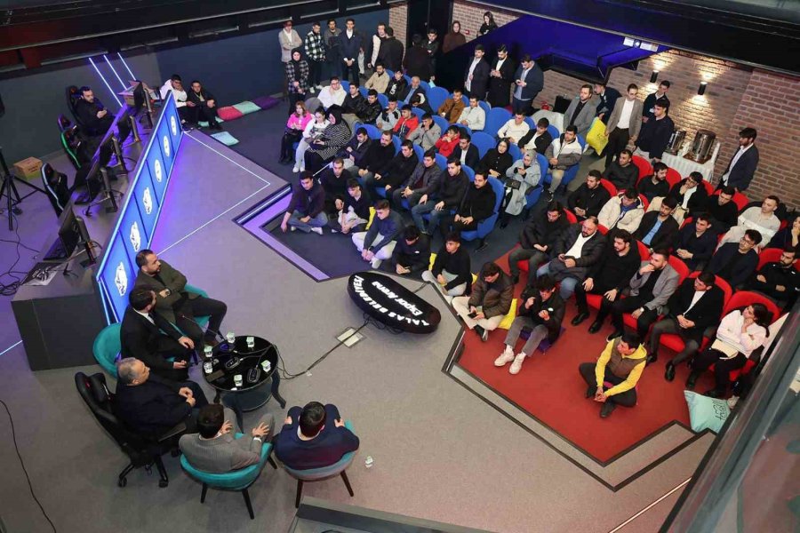 Başkan Yalçın Gençlerle Espor’da Buluştu