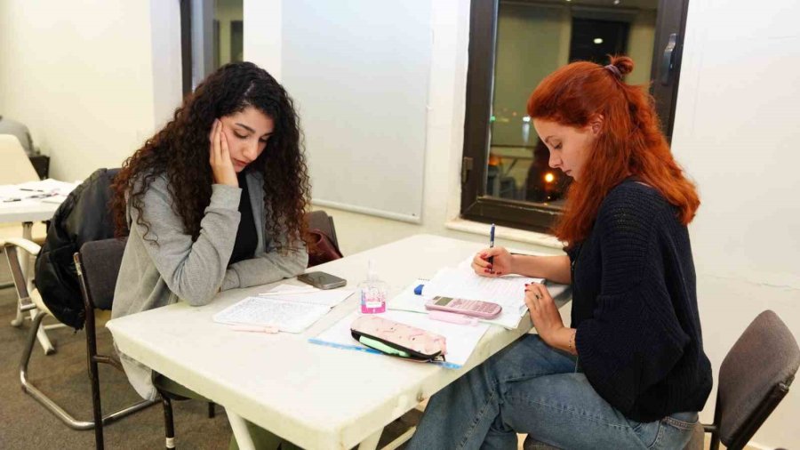 Alanya Belediyesi’nin Eski Meclis Salonu Öğrencilere Tahsis Edildi