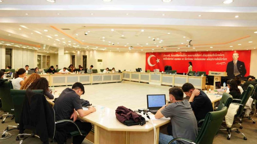 Alanya Belediyesi’nin Eski Meclis Salonu Öğrencilere Tahsis Edildi