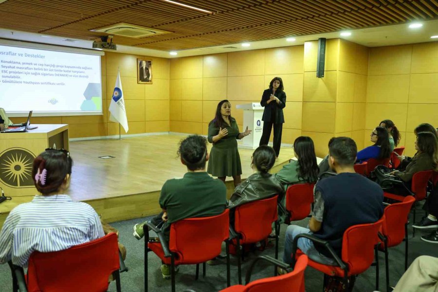 Büyükşehir’de Gençlere Avrupa Birliği Fırsatları Toplantısı