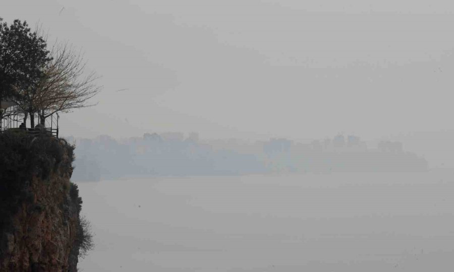 Meteoroloji Uyarmıştı: Antalya’da Toz Taşınımı Etkili Oldu, Görüş Mesafesi Düştü