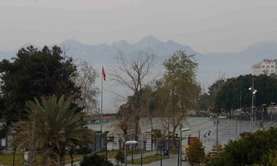 Meteoroloji Uyarmıştı: Antalya’da Toz Taşınımı Etkili Oldu, Görüş Mesafesi Düştü