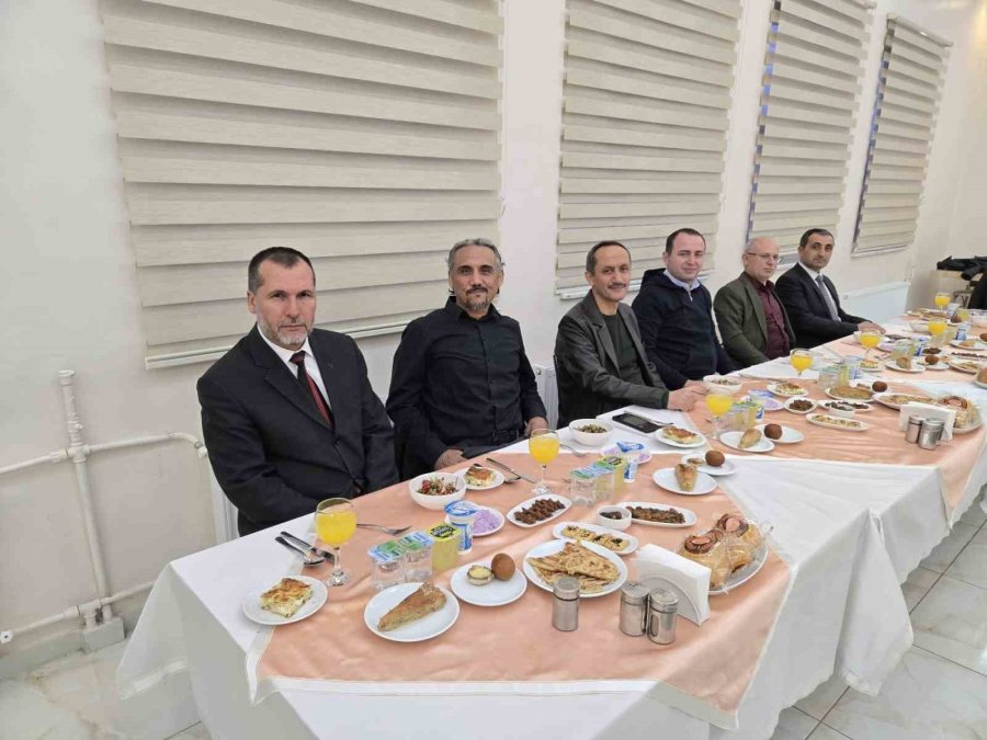 Eysen Üyeleri İftarda Buluştu