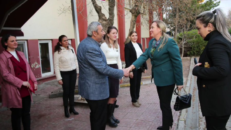 Polis Ekipleri Huzurevinde Kalan Yaşlıları Ziyaret Etti