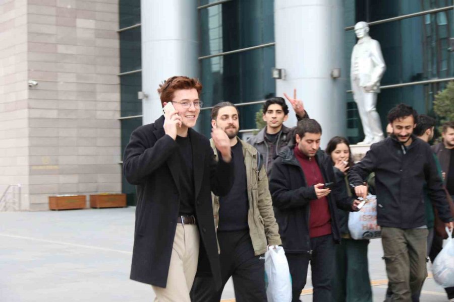 Eskişehir’deki İzinsiz Gösterilerde Gözaltına Alınan 14 Şahsa Yurtdışı Yasağı