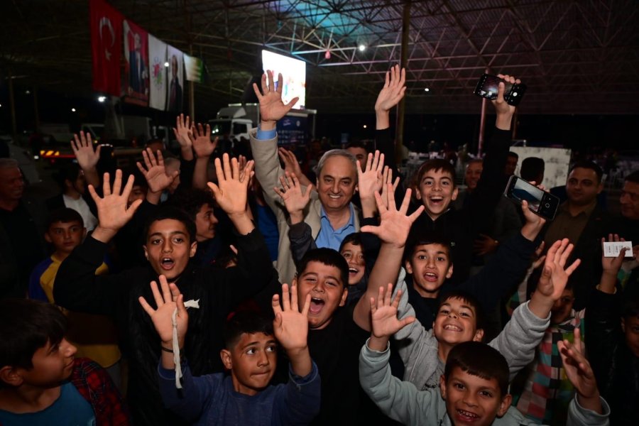 Kocagöz İftar Yemeğini Mahalle Sakinlerine Kendi Eliyle Yaptı