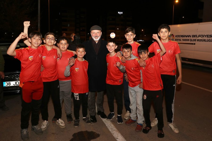 Başkan Çolakbayrakdar, Ramazan Bereketini Her Gün Bir Mahallede Paylaşıyor