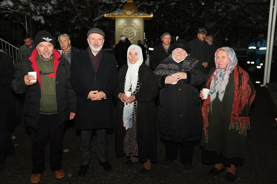 Başkan Çolakbayrakdar, Ramazan Bereketini Her Gün Bir Mahallede Paylaşıyor