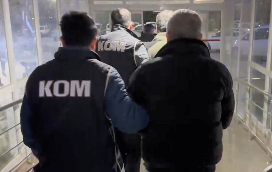 Matbaa Kurup Dolar Basan Şebeke Çökertildi: 7 Milyon 99 Bin Sahte Dolar Ele Geçirildi