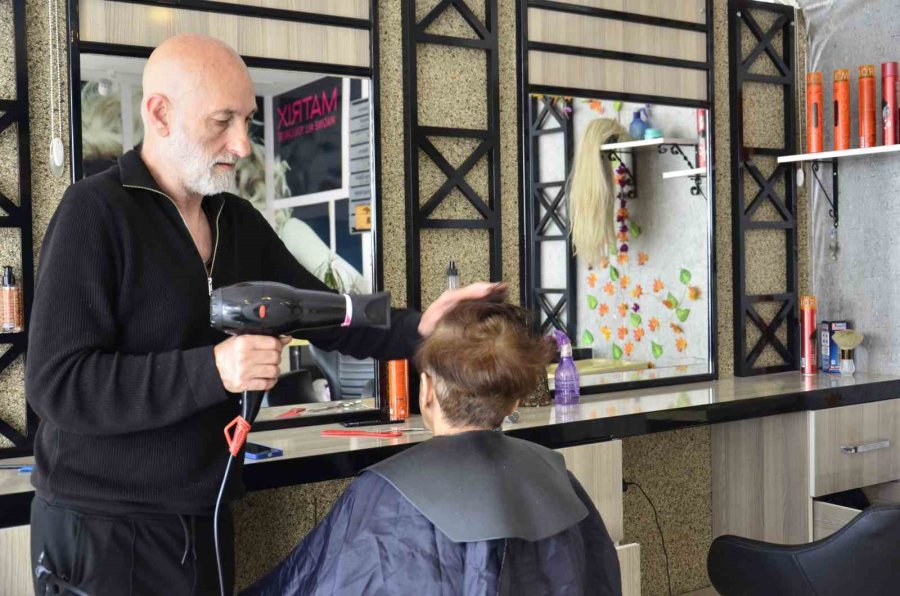 Emeklilere 1 Tl’den Saç Kesimi