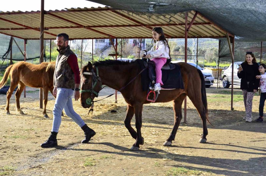At Binme Çiftliğini Özel Ve Kimsesiz Çocukların Hizmetine Sundu