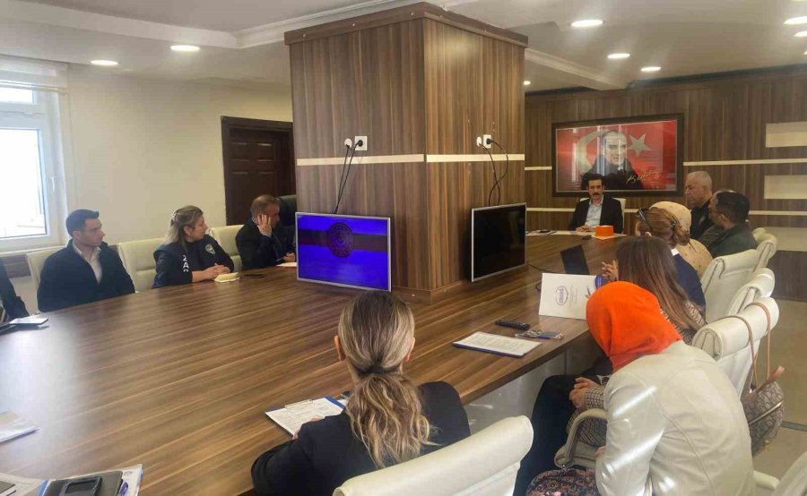 Bozyazı’da ’kadına Yönelik Şiddet Ve Bağımlılıkla Mücadele Toplantısı’ Gerçekleştirildi